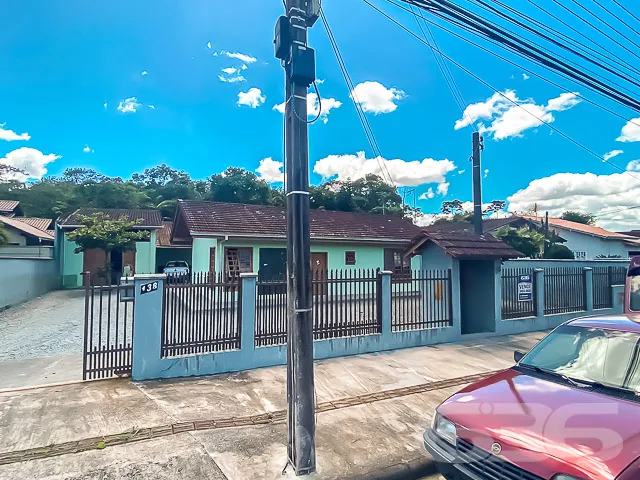 CASA COM 4 QUARTOS + EDĂCULA NO BAIRRO VILA NOVA -