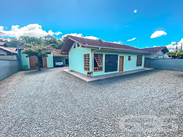 CASA COM 4 QUARTOS + EDĂCULA NO BAIRRO VILA NOVA -