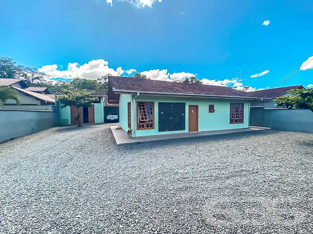 CASA COM 4 QUARTOS + EDĂCULA NO BAIRRO VILA NOVA -