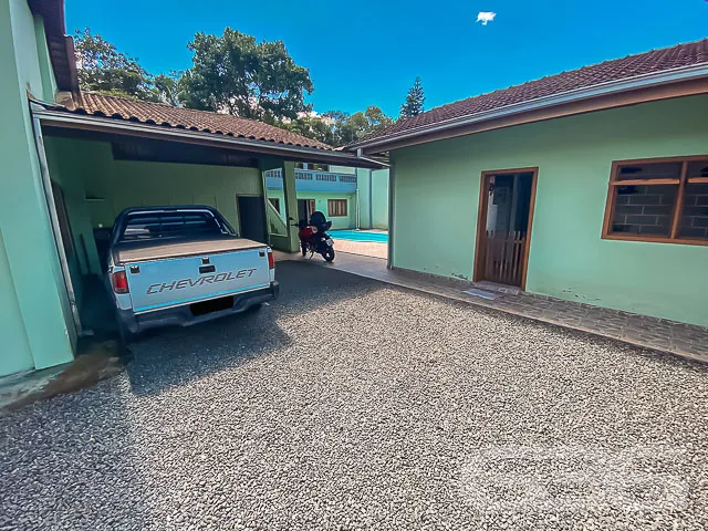 CASA COM 4 QUARTOS + EDĂCULA NO BAIRRO VILA NOVA -