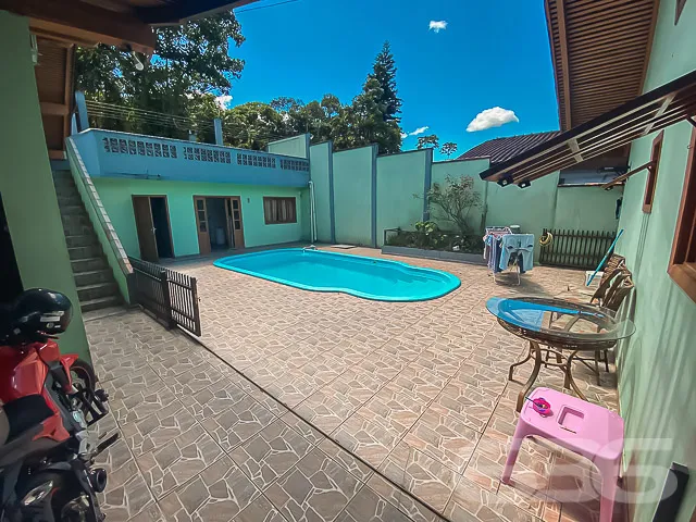 CASA COM 4 QUARTOS + EDĂCULA NO BAIRRO VILA NOVA -