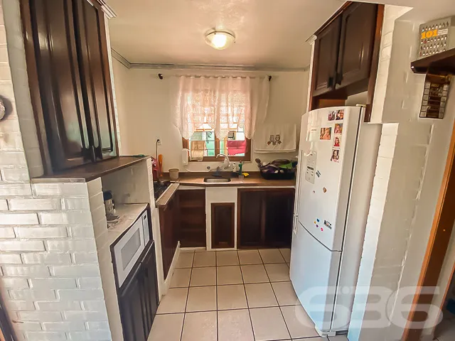 CASA COM 4 QUARTOS + EDĂCULA NO BAIRRO VILA NOVA -