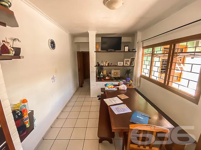 CASA COM 4 QUARTOS + EDĂCULA NO BAIRRO VILA NOVA -