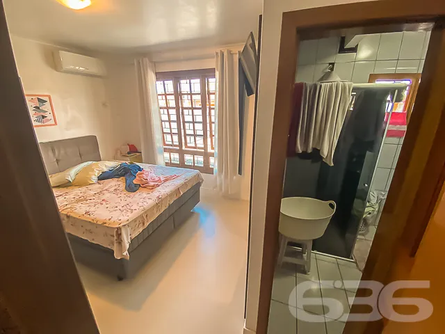 CASA COM 4 QUARTOS + EDĂCULA NO BAIRRO VILA NOVA -