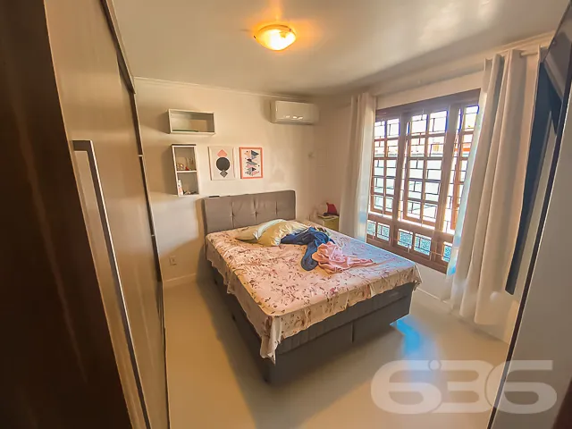 CASA COM 4 QUARTOS + EDĂCULA NO BAIRRO VILA NOVA -