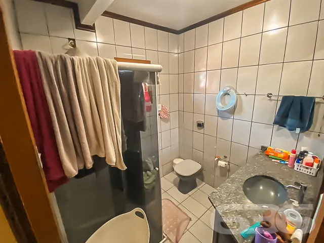 CASA COM 4 QUARTOS + EDĂCULA NO BAIRRO VILA NOVA -