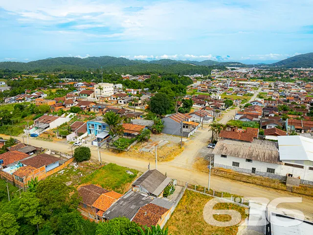 TERRENO DE ESQUINA DISPONÍVEL PARA VENDA NO BAIRRO