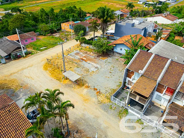 TERRENO DE ESQUINA DISPONÍVEL PARA VENDA NO BAIRRO