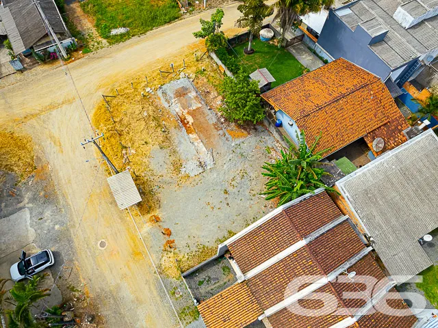 TERRENO DE ESQUINA DISPONÍVEL PARA VENDA NO BAIRRO