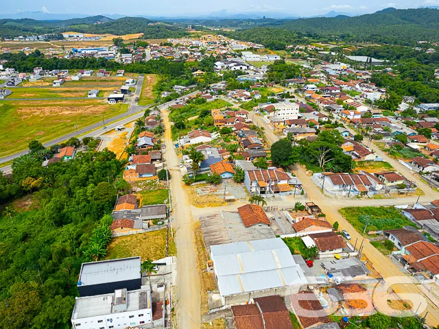TERRENO DE ESQUINA DISPONÍVEL PARA VENDA NO BAIRRO