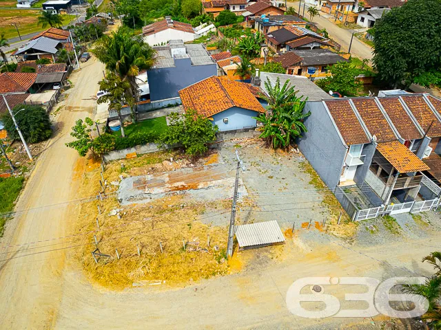 TERRENO DE ESQUINA DISPONÍVEL PARA VENDA NO BAIRRO