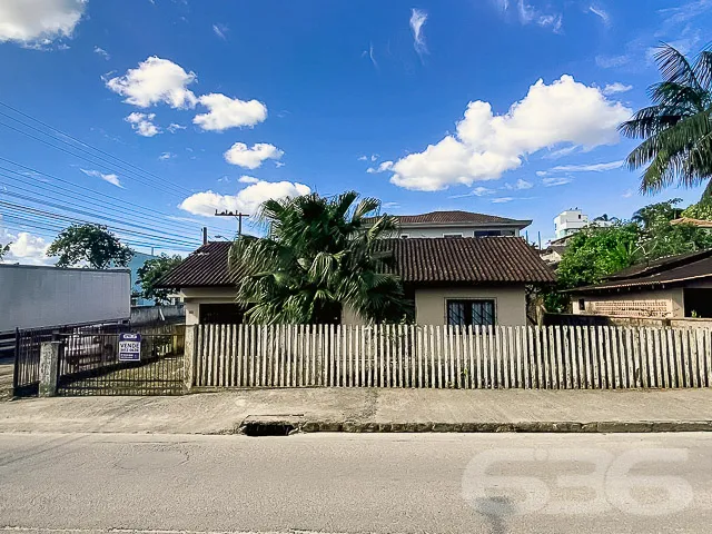 CASA COM SUĂTE + QUARTO NO BAIRRO BOEHMERWALD - ES
