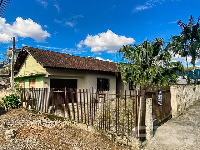 CASA COM SUĂTE + QUARTO NO BAIRRO BOEHMERWALD - ES