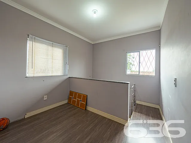 SOBRADO ESPAĂOSO PARA VOCĂ E SUA FAMĂLIA DESFRUTAR