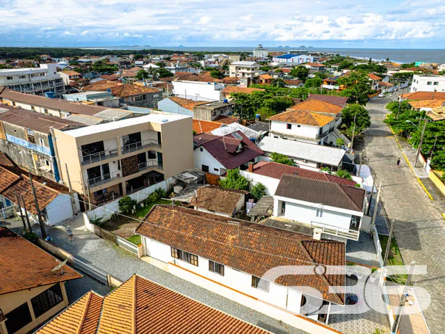 SOBRADO DE ALTO PADRÃO PERTO DA PRAIA - COM SUÍTE