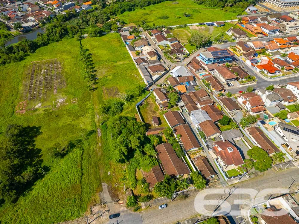 AMPLO TERRENO NO BAIRRO BUCAREIN - ESTUDA PERMUTA