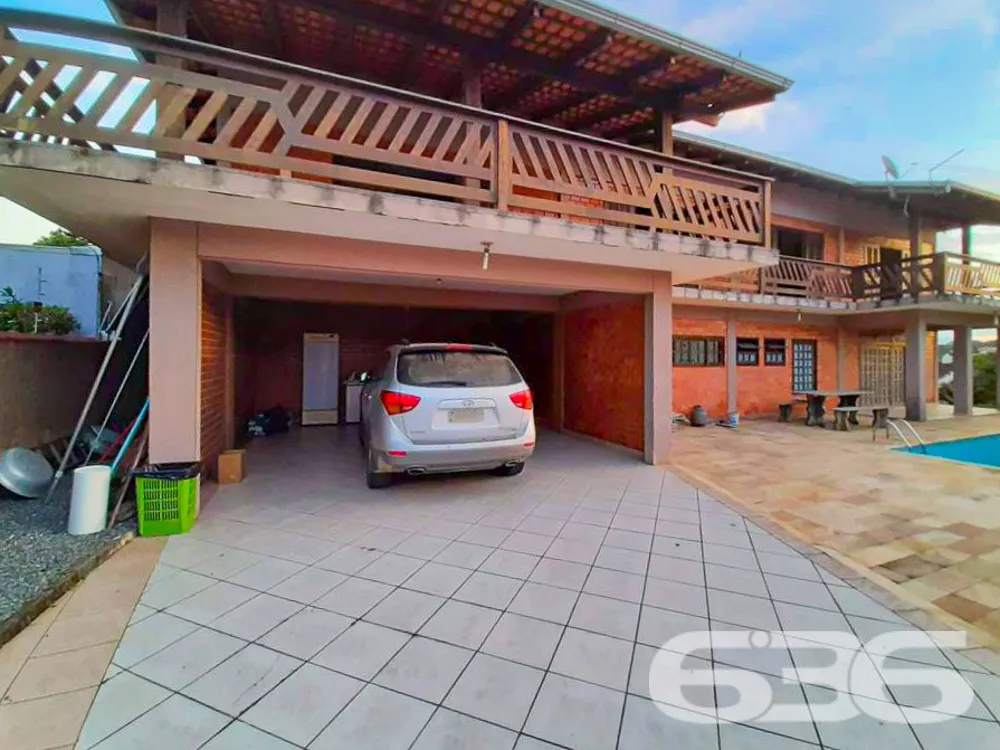 OPORTUNIDADE DE  SOBRADO COM 3 QUARTOS NO BAIRRO F