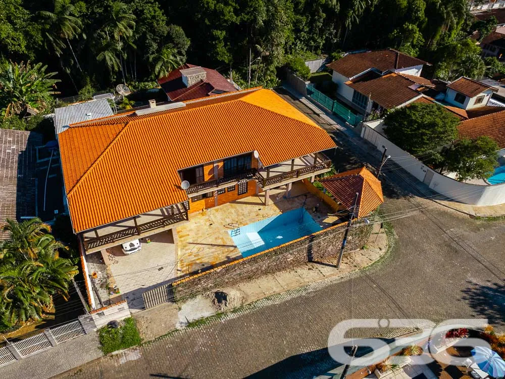 OPORTUNIDADE DE  SOBRADO COM 3 QUARTOS NO BAIRRO F