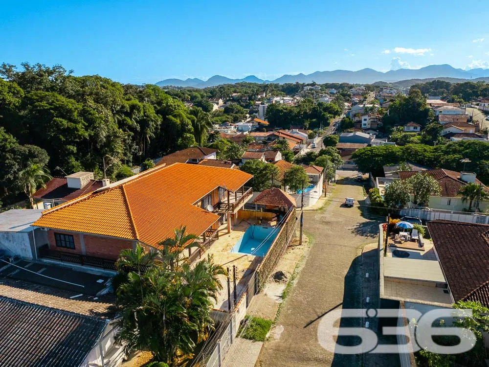 OPORTUNIDADE DE  SOBRADO COM 3 QUARTOS NO BAIRRO F