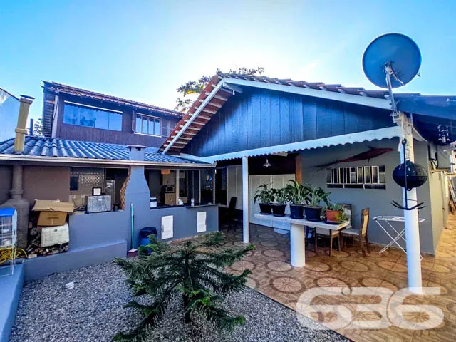 CASA COM PISCINA PRÓXIMA AO MAR EM UBATUBA EM SÃO