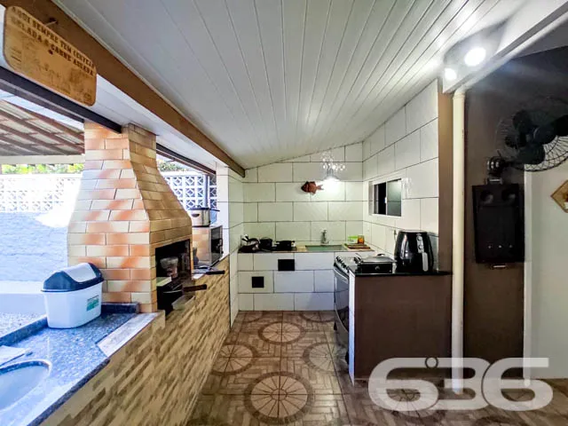 CASA COM PISCINA PRÓXIMA AO MAR EM UBATUBA EM SÃO