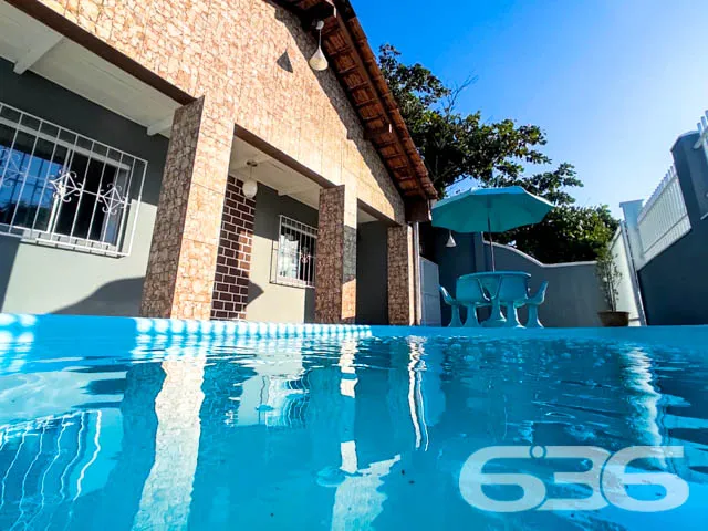 CASA COM PISCINA PRÓXIMA AO MAR EM UBATUBA EM SÃO