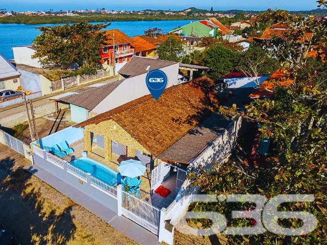 CASA COM PISCINA PRÓXIMA AO MAR EM UBATUBA EM SÃO