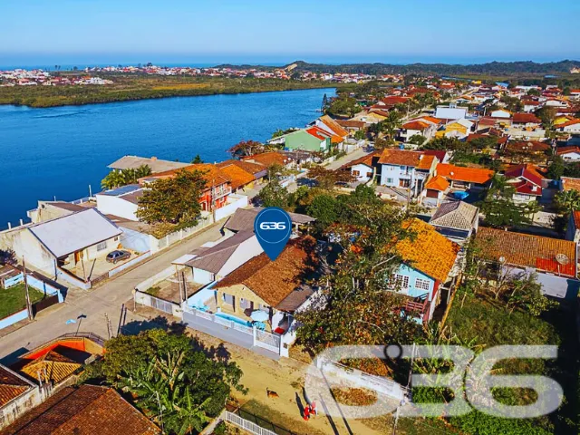 CASA COM PISCINA PRÓXIMA AO MAR EM UBATUBA EM SÃO
