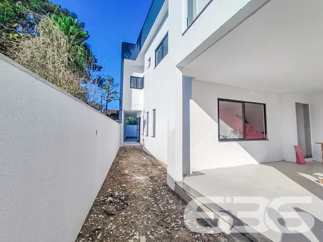 EXCELENTE SOBRADO DE ALTO PADRÃO NO BAIRRO GLÓRIA