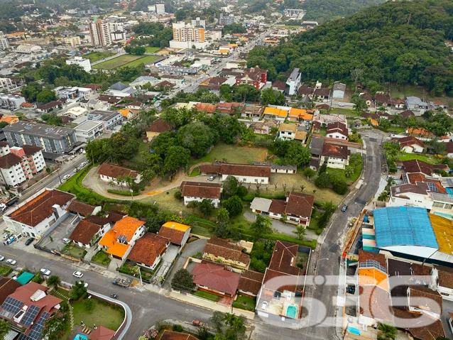 OPORTUNIDADE DE TERRENO COM LOCALIZAÇÃO PRIVILEGIA