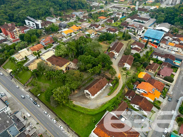 OPORTUNIDADE DE TERRENO COM LOCALIZAÇÃO PRIVILEGIA