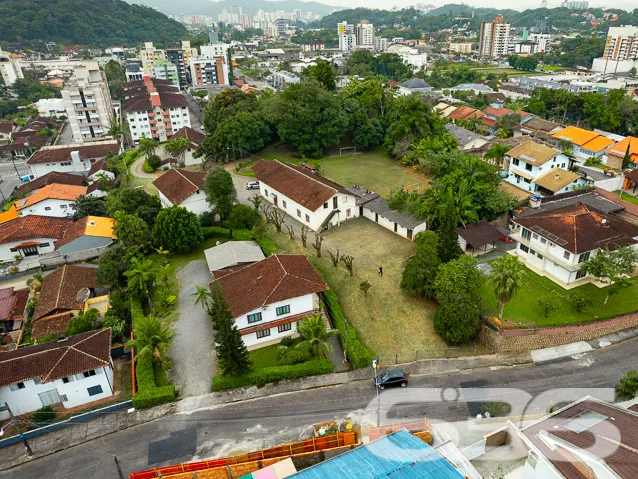 OPORTUNIDADE DE TERRENO COM LOCALIZAÇÃO PRIVILEGIA