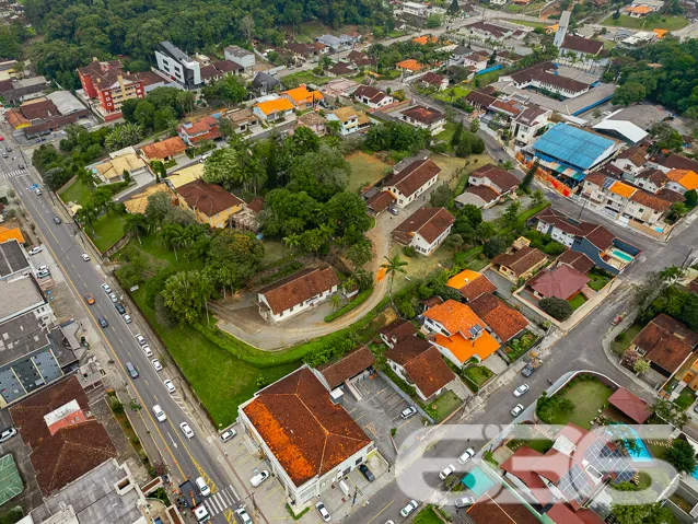 OPORTUNIDADE DE TERRENO COM LOCALIZAÇÃO PRIVILEGIA