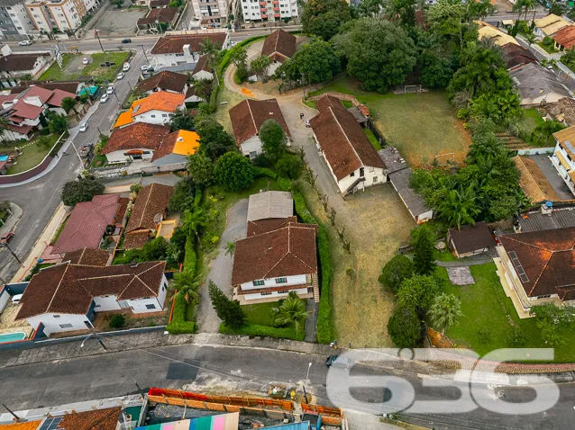 OPORTUNIDADE DE TERRENO COM LOCALIZAÇÃO PRIVILEGIA