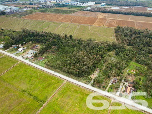OPORTUNIDADE DE TERRENO ÚNICO EM GARUVA
Se você e