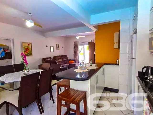CASA COM PISCINA E ÁREA DE FESTAS EM UBATUBA, SÃO