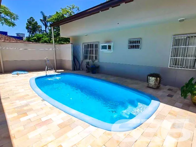 CASA COM PISCINA E ÁREA DE FESTAS EM UBATUBA, SÃO