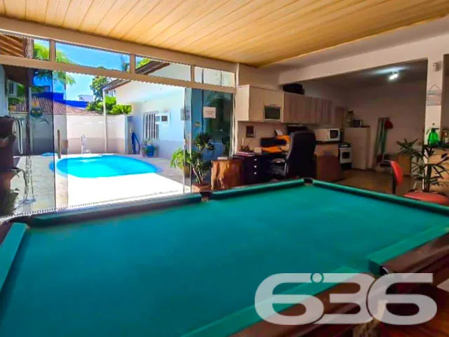 CASA COM PISCINA E ÁREA DE FESTAS EM UBATUBA, SÃO