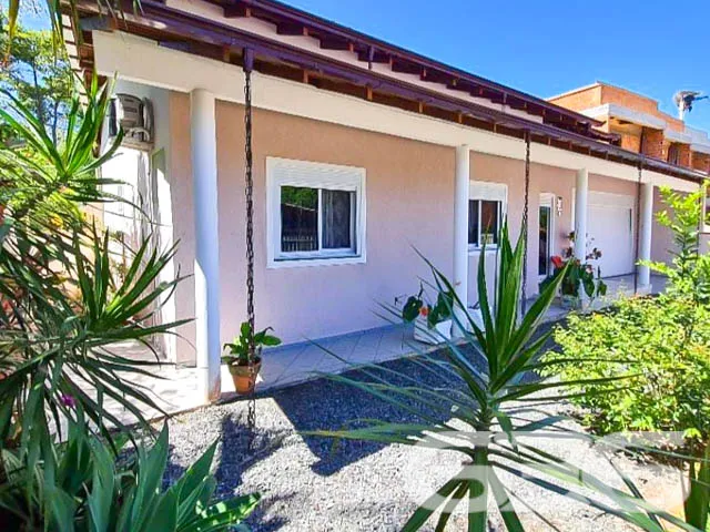 CASA COM PISCINA E ÁREA DE FESTAS EM UBATUBA, SÃO