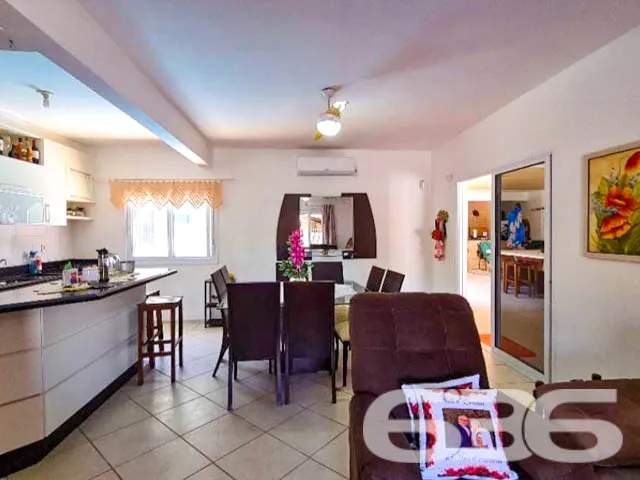CASA COM PISCINA E ÁREA DE FESTAS EM UBATUBA, SÃO