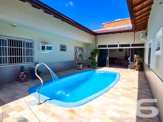 CASA COM PISCINA E ÁREA DE FESTAS EM UBATUBA, SÃO