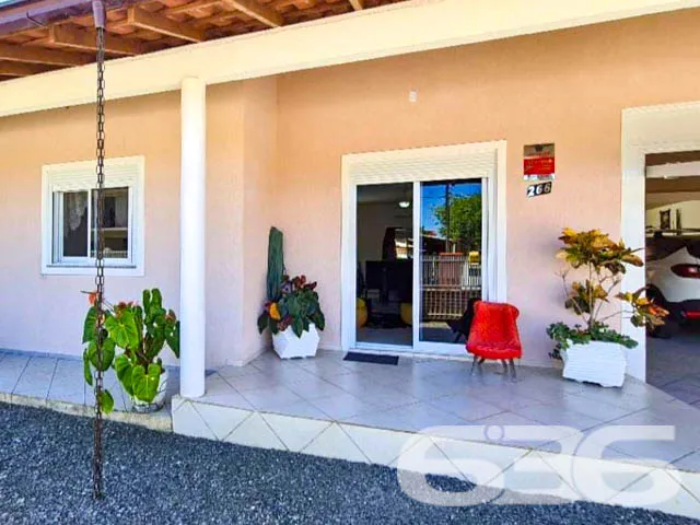 CASA COM PISCINA E ÁREA DE FESTAS EM UBATUBA, SÃO