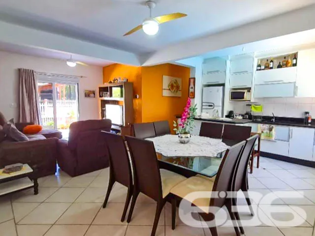 CASA COM PISCINA E ÁREA DE FESTAS EM UBATUBA, SÃO