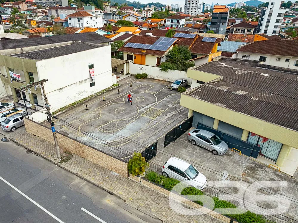 OPORTUNIDADE DE IMÓVEL COMERCIAL NO BAIRRO IRIRIÚ