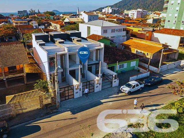 Sobrado Geminado Moderno na Praia da Enseada - São
