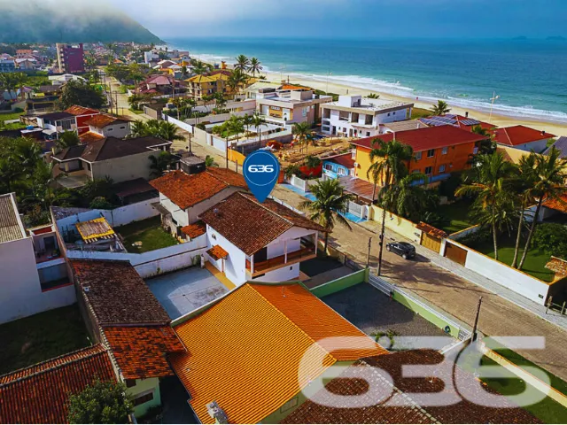 MORE PERTO DA PRAIA DE UBATUBA EM SÃO FRANCISCO DO