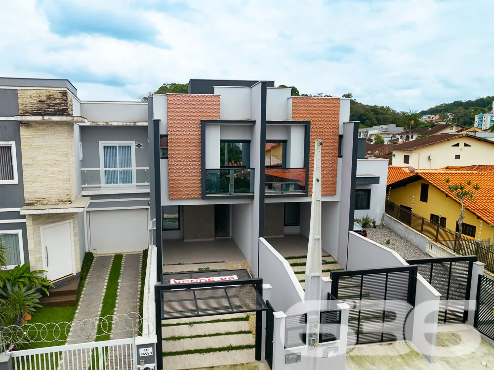 IMÓVEL COM SUÍTE + 2 QUARTOS NO BAIRRO SAGUAÇU
Ap