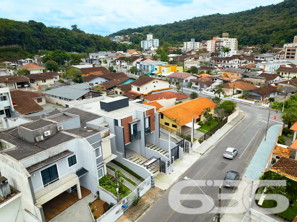 IMÓVEL COM SUÍTE + 2 QUARTOS NO BAIRRO SAGUAÇU
Ap