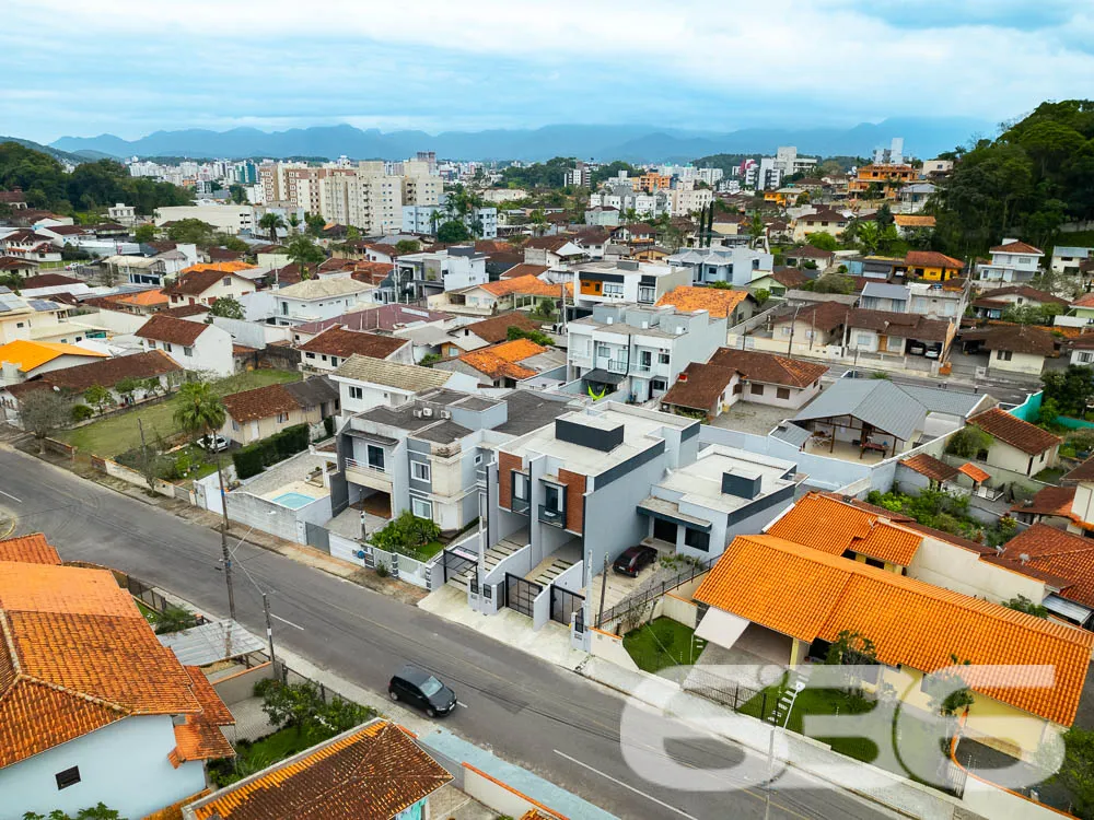 IMÓVEL COM SUÍTE + 2 QUARTOS NO BAIRRO SAGUAÇU
Ap