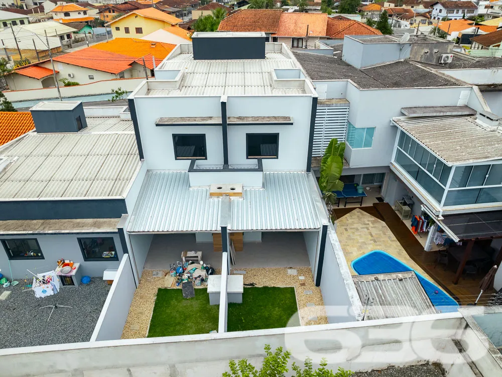 IMÓVEL COM SUÍTE + 2 QUARTOS NO BAIRRO SAGUAÇU
Ap